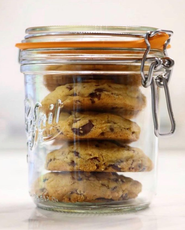 750ml Le Parfait jar filled with chocolate chip cookies